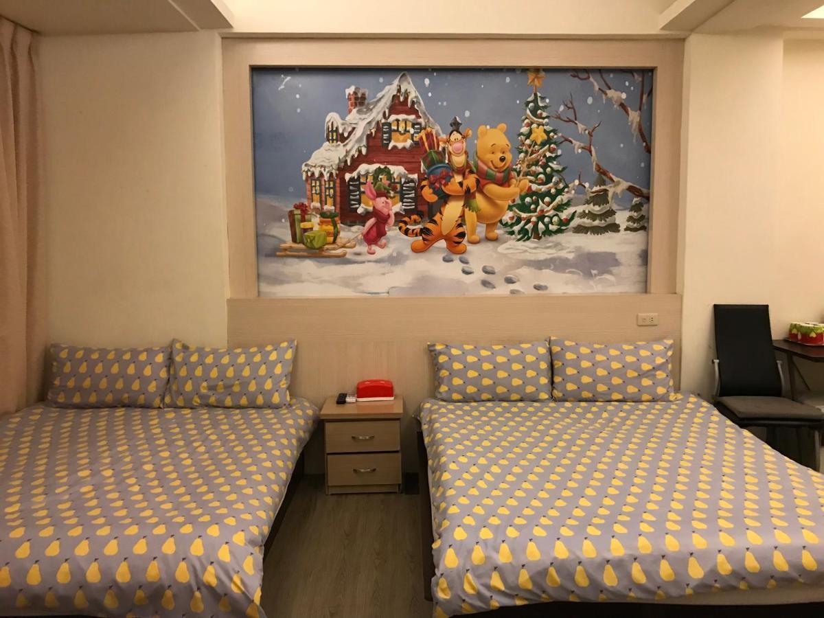 Апартаменты Mickey House-Fuxing Тайчжун Экстерьер фото