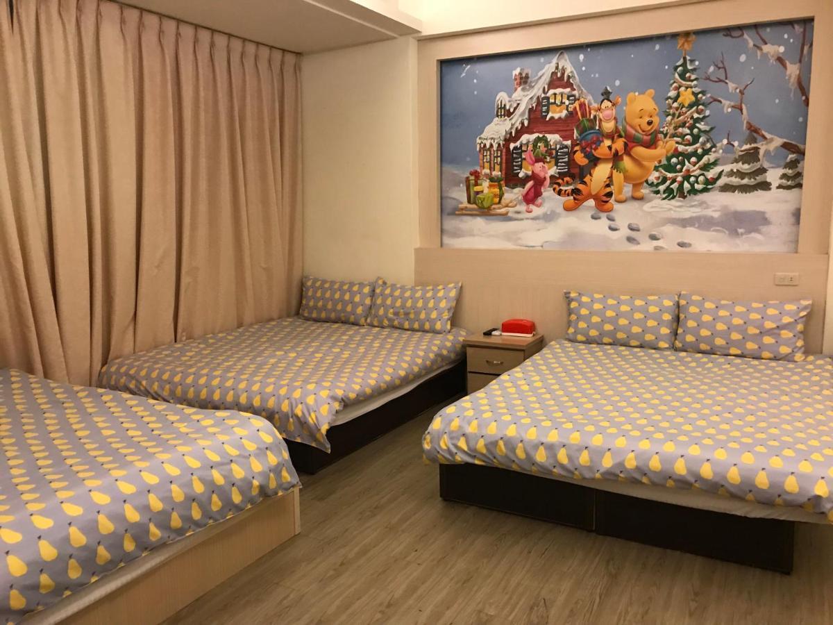Апартаменты Mickey House-Fuxing Тайчжун Экстерьер фото